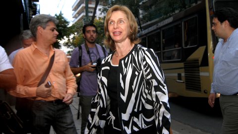 La esposa de Alperovich le dijo a un evacuado: «Yo tengo 10 mansiones, vago»