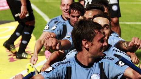 Belgrano remó frente a Crucero y llegó a la cima