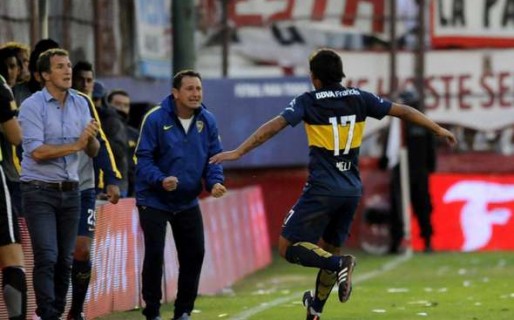 Boca pasó a Huracán y es líder en solitario