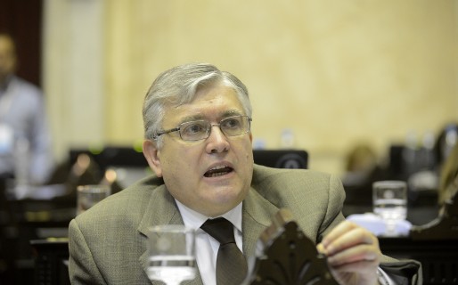 Pais defendió media sanción de la reestatización de los ferrocarriles