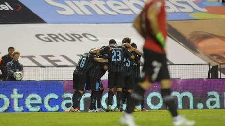 Racing pudo con el Globo recién sobre el final