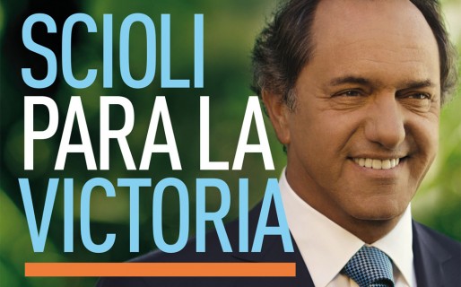 Scioli se baja del naranja y kirchneriza su campaña