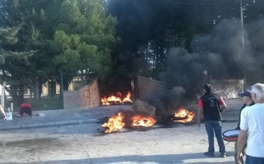 Violenta protesta de Luz y Fuerza terminó con serios destrozos