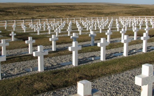 Argentina insistirá en identificar soldados enterrados en Malvinas
