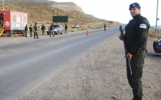 Militarizan accesos a Caleta, Truncado y Las Heras con gendarmes de élite