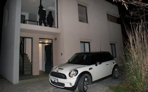 Dos hermanas durmieron a un petrolero y le robaron hasta el auto