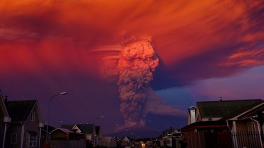 Bariloche cerró el aeropuerto y suspendió clases por la erupción del volcán
