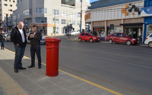Se emplazó el buzón histórico del correo local
