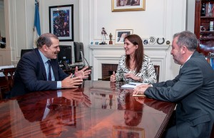 Martínez Conti con ministra Rodríguez (2)
