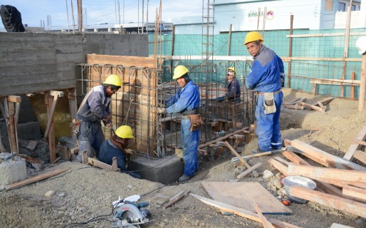 Provincia supervisó obras y entregó aportes en Comodoro