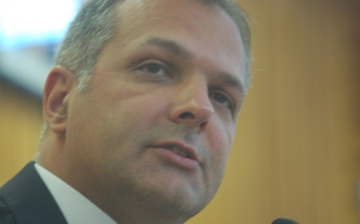 “Das Neves tiene que dar explicaciones del contrato de PAE”