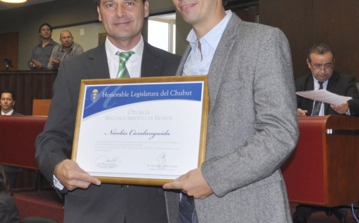 La Legislatura reconoció al entrenador comodorense Nicolás Casalánguida