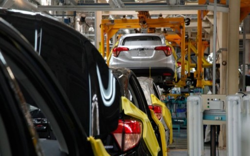 La industria automotriz acumuló en abril 19 meses consecutivos en recesión
