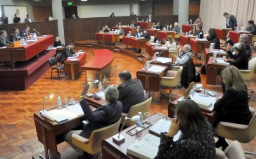Con 14 votos, se aprobó el presupuesto provincial