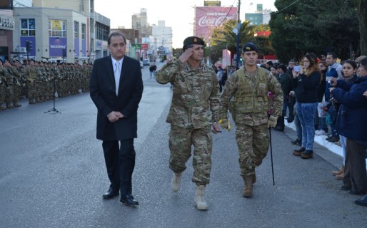 Linares encabezó el acto por el Día de la Bandera