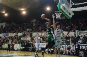 Gimnasia 73 - Peñarol 79 (4)