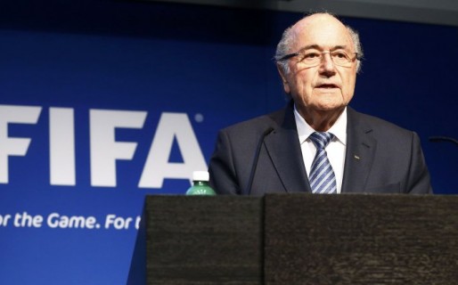 Histórico: Blatter se va de la FIFA
