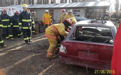 Bomberos se capacitaron en rescate vehicular