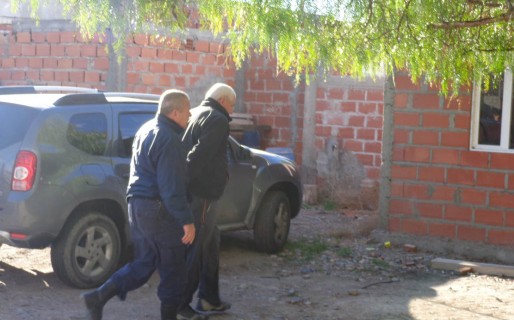 Se desarticuló una banda que compraba autos con cheques falsos y robados