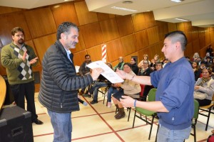 trovant entrega de titulos y creditos (2)