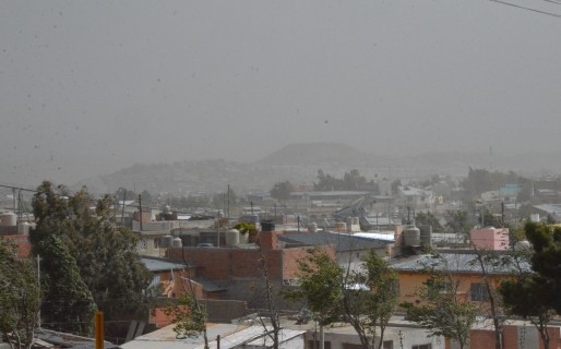 Ráfagas de 135 km/h: Un camión volcó en Astra