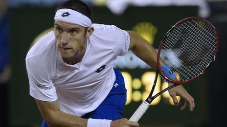 Mayer cumplió y derrotó Krajinovic