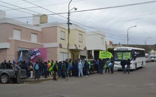 La UOCRA amenaza con medidas en el yacimiento de PAE