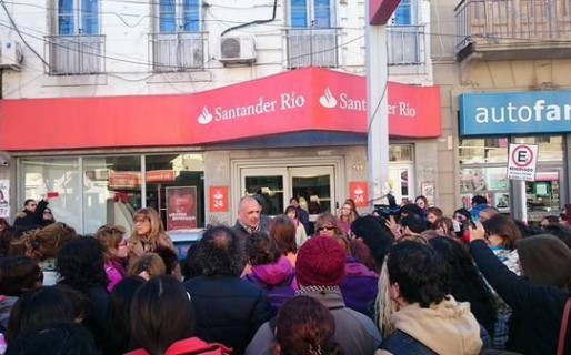 Linares criticó el reclamo violento de los docentes