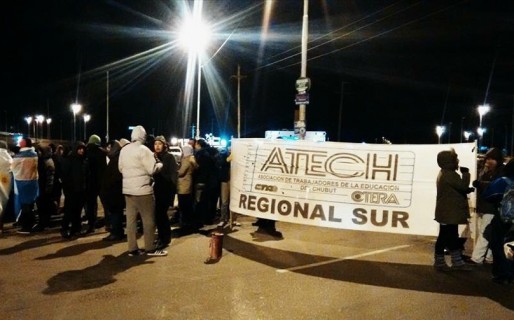 Docentes cortaron la ruta 26 hacia el yacimiento Cerro Dragón