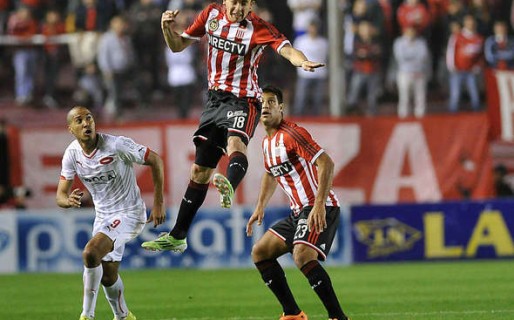 Independiente y Estudiantes dividieron honores