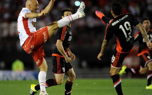 River igualó 1-1 con Huracán
