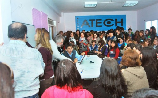 Docentes definen el sábado si continúan con el paro