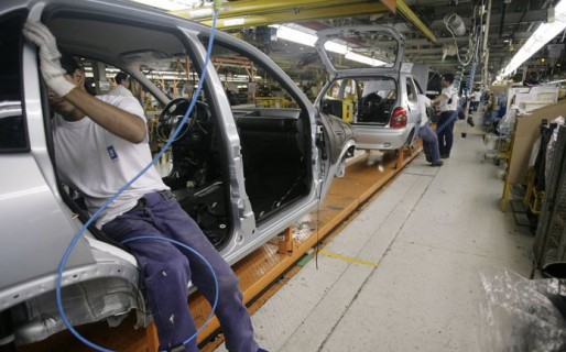 La industria automotriz sumó en julio 17 meses de caída