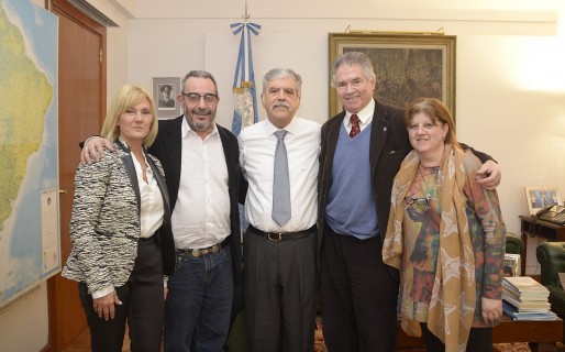 Gestionan ante De Vido nuevas obras para la carrera de Medicina