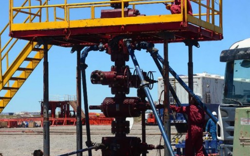 Neuquén: Petroleras ya recortan salarios a 2.000 empleados