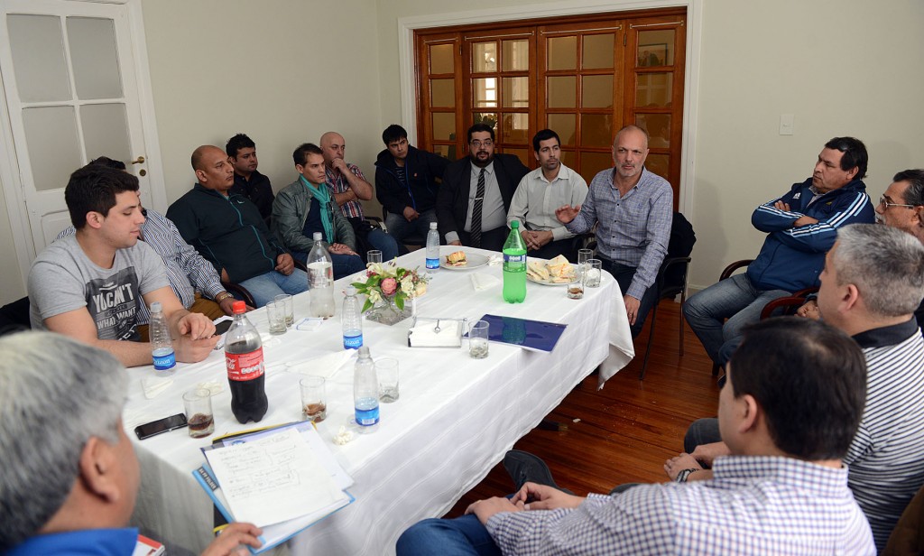 reunion tema petrolero 2508