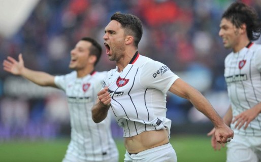 San Lorenzo ganó sobre el final y es líder