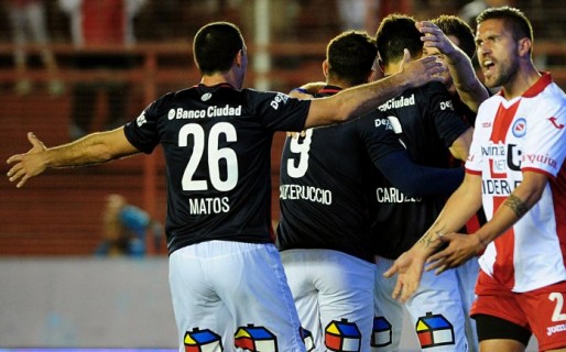 San Lorenzo ganó y se aferró a la punta