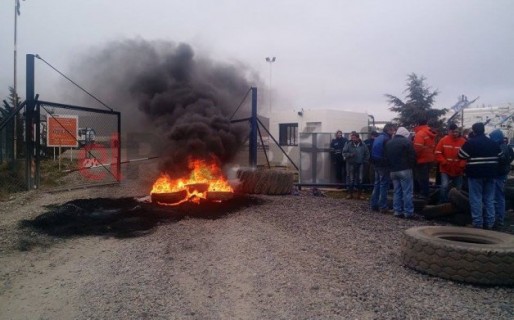 Trabajadores de Pecom Servicios Energía continúan con medidas de fuerza