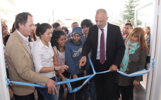 Buzzi inauguró obras en aniversario de El Hoyo