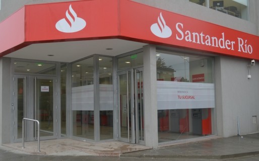 Clausuran banco por estar ‘flojito de papeles’