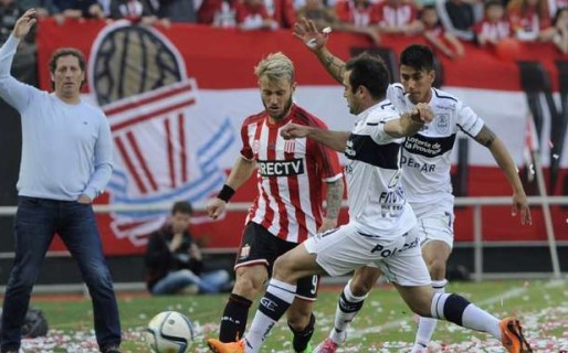 Estudiantes y Gimnasia lucharon más de lo que jugaron