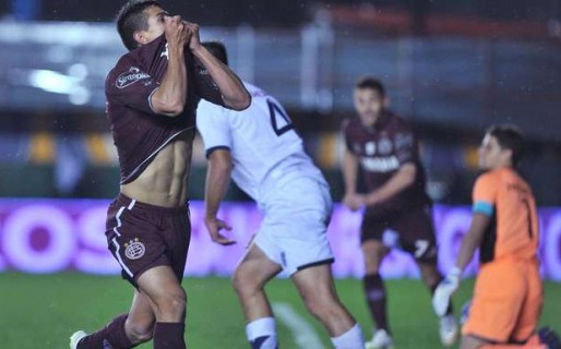 Lanús venció a Vélez en los penales