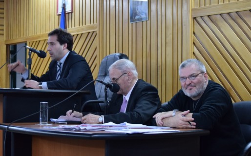 El Concejo ofrece mediar por la crisis con los cirujanos