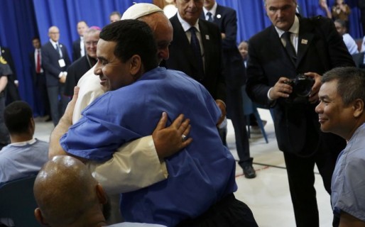 Francisco visitó a presos en Estados Unidos