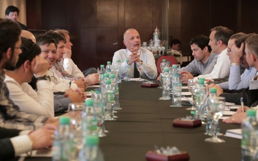 “Trabajamos para preservar miles de empleos en el sector petrolero”