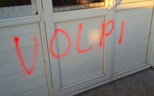 Taito fue victima de pintadas políticas