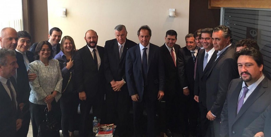Buzzi en Tucumán con Manzur y Gobernadores