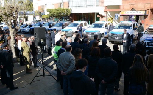 21 nuevos móviles y 5 perros antinarco para Comodoro