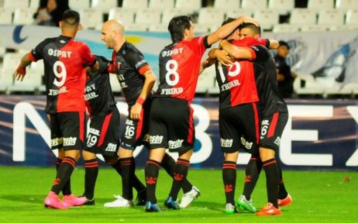 Colón se queda en Primera División